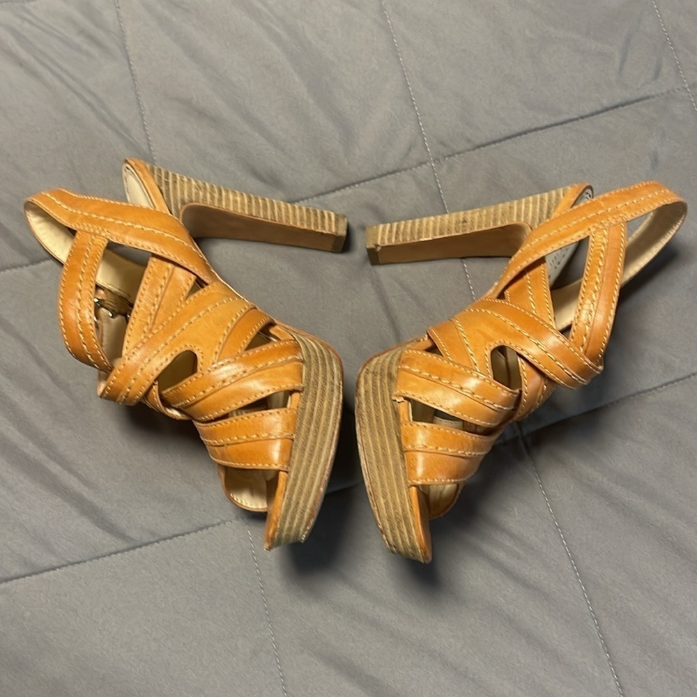 Coach Brynn Leather Tan Sling Back Strappy Heels Size 8 - Picture 2 of 12